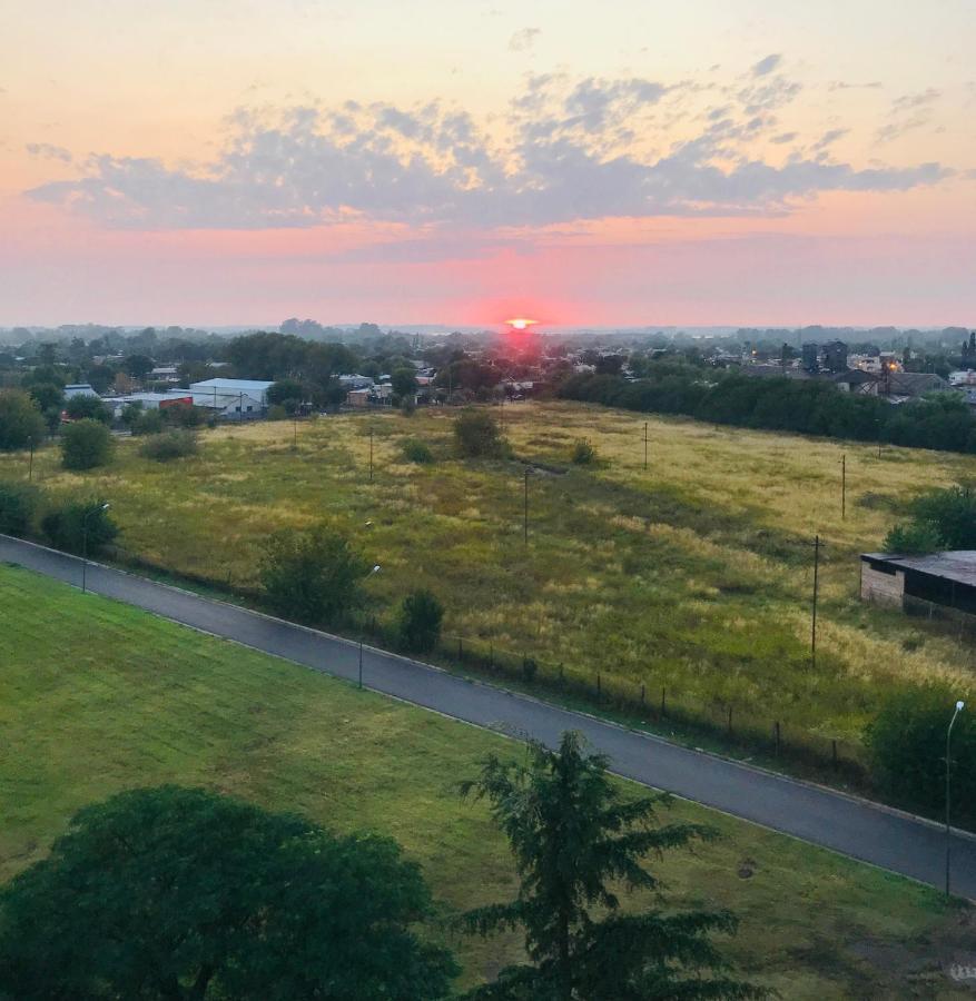Amanecer Rent Apart - Tu Hogar! Amplio Y Luminoso Con Desayuno Хунін Екстер'єр фото
